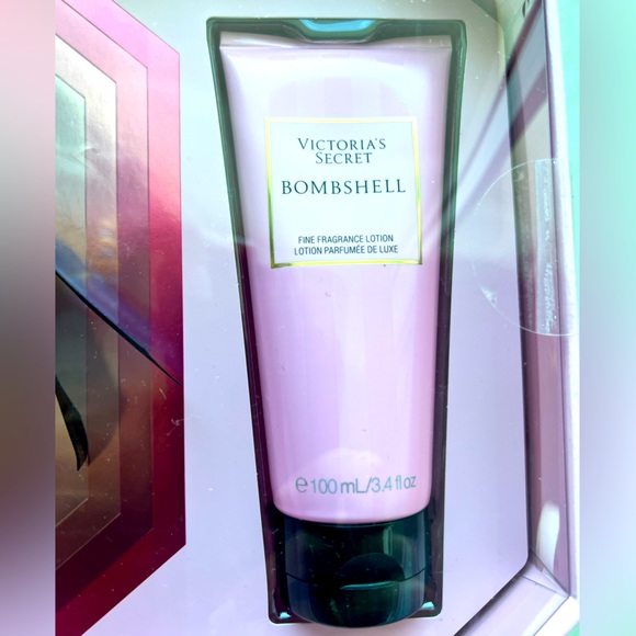 Victorias Secret Bombshell fragrance 3 piece set - perfume, candle, & lotion - Picture 4 of 5